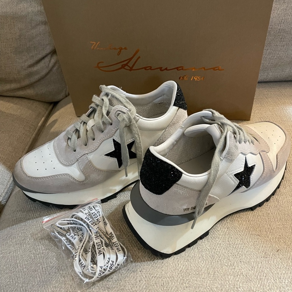 Vintage Havana Major 9 Sneakers. Black Glitter star. Size 9. Worn twice
